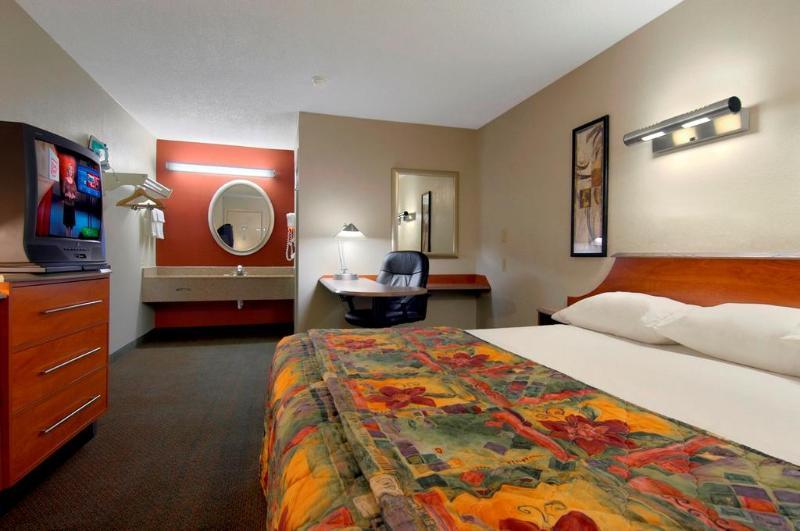Super 8 By Wyndham Findlay Hotel Exterior foto